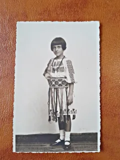 Fotografie fetita in costum popular, tip Carte Postala, necirculata, perioada interbelica