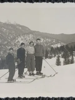 Fotografie, Geo Litarczek, parintele radiologiei romanesti impreuna cu parintii la Predeal pe Cioplea, 1935