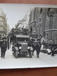 Fotografie, inmormantare la Viena la care participa si trupele hitleriste