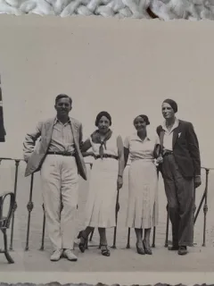 Fotografie, la Pensiunea Franceza, Constanta, familia  Litarczek, 1932