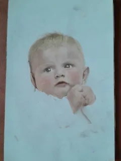 Fotografie lipita pe carton, bebelus, inceput de secol XX