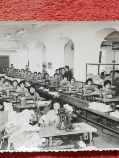Fotografie, lucratoare la fabrica de confectii, perioada comunista