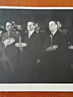 Fotografie, Lucretiu Patrascanu la slujba de Inviere 1945