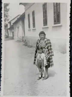 Fotografie, Mama cu baietelul, 1944
