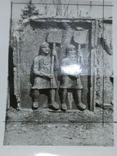 Fotografie, Metopa de pe Monumentul de la Adamclisi, Dobrogea
