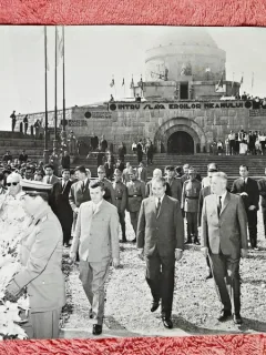 Fotografie, Nicolae Ceausescu, depuneri de coroane la Mausoleul de la Marasesti