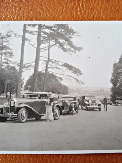 Fotografie parada masini de epoca, perioada interbelica