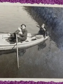 Fotografie, Parinti cu copilul, cu barca pe lac, anii 40