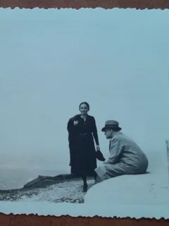 Fotografie, parintii lui Geo Litarczek, parintele radiologiei romanesti, la Brasov-Tampa, 1935