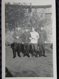 Fotografie, Patru militari de aviatie, anii 40-50