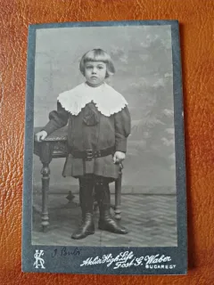 Fotografie pe carton, baietel, perioada interbelica