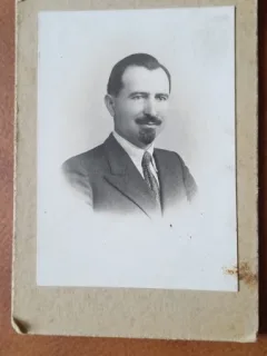 Fotografie pe carton, barbat cu barba si mustata, 1936