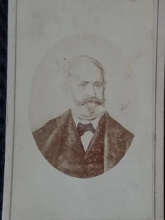 Fotografie pe carton, barbat cu barba si mustata, inceput de secol XX
