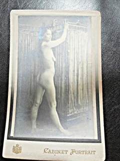 Fotografie pe carton, cu tema erotica, cca 1900