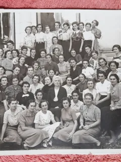 Fotografie pe carton, eleve si dascali de la Scoala de Fete, perioada interbelica