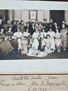 Fotografie pe carton, familie si prieteni cu mirii, 1935