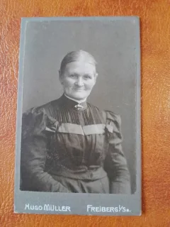 Fotografie pe carton, femeie, perioada interbelica