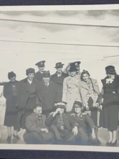 Fotografie pe carton, Generalul Gheorghe Rozin impreuna cu alti militari si civili, perioada celui de-al doilea razboi mondial