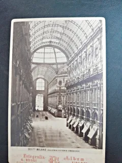 Fotografie pe carton, imagine de la Galeria Vittorio Emanuelle Milano, cca 1900