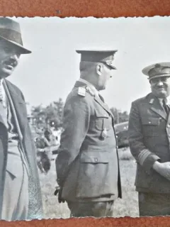 Fotografie pe carton, invitati la Metingul de Aviatie Sfantul Gheorghe 1936-1937