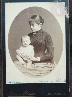 Fotografie pe carton, mama cu bebelus, inceput de secol XX