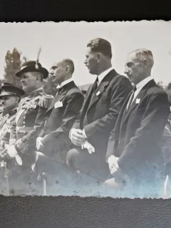 Fotografie pe carton, participanti la Mitingul de Aviatie Sfantul Gheorghe din 1936-1937