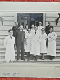 Fotografie pe carton, personal al Spitalului Coltea 1939-1940