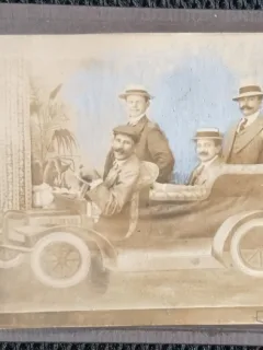 Fotografie pe carton, prieteni in autoturism, inceput de secol XX