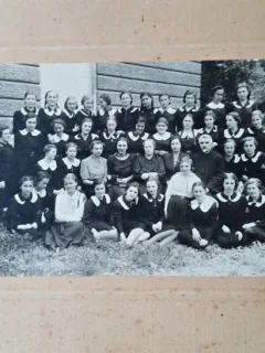 Fotografie pe carton, scala de fete, perioada interbelica