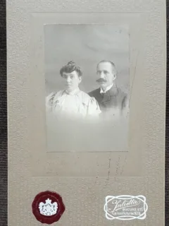 Fotografie pe carton, sot si sotie, inceput de secol XX