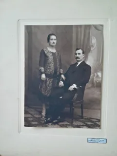 Fotografie pe carton, sot si sotie, perioada interbelica