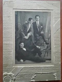 Fotografie pe carton, Trei prieteni, 1913