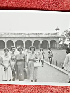 Fotografie, prietene la plimbare, 1961
