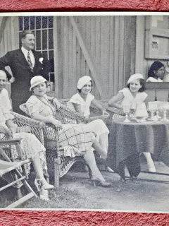 Fotografie, prieteni la relaxare, perioada interbelica