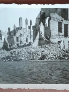 Fotografie, ruine ramase in urma bombardamentelor, al doilea razboi mondial
