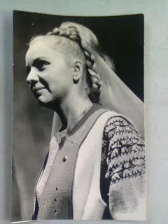 FOTOGRAFIE SILVIA POPOVICI I PIESA O FEMEIE CA MULTE ALTELE