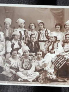 Fotografie tip carte postala, ansamblul de dansuri populare, 1938