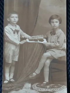 Fotografie tip Carte Postala, Baiat si fetita, 1928