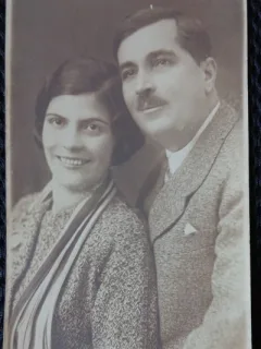 Fotografie tip Carte Postala, Barbar si femeie, perioada interbelica