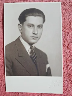 Fotografie tip carte postala, barbat 1932