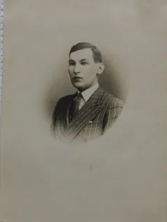 Fotografie tip Carte Postala, Barbat 1932