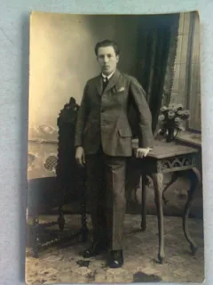 FOTOGRAFIE TIP CARTE POSTALA, BARBAT ANII'20, REALIZATA IN BUCURESTI