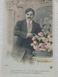 Fotografie tip Carte postala, Barbat cu mustata, perioada interbelica