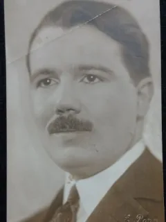 Fotografie tip Carte Postala, Barbat cu mustata, perioada interbelica