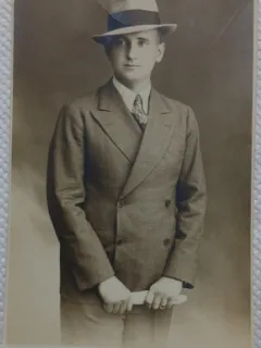 Fotografie tip Carte postala, Barbat cu palarie, 1931