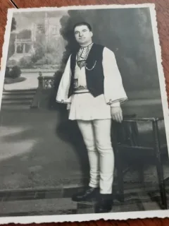 Fotografie tip Carte Postala - Barbat cu port popular