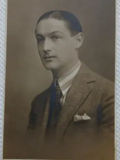 Fotografie tip Carte postala, Barbat (Victor Feodorov), perioada interbelica