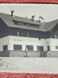 Fotografie tip carte postala, cabana la Busteni, 1942