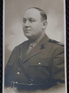 Fotografie tip Carte Postala, Capitan al armatei romane, 1939