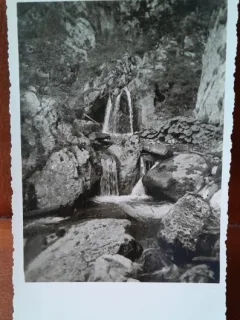 Fotografie tip carte postala, cascadele Bicazului, 1937